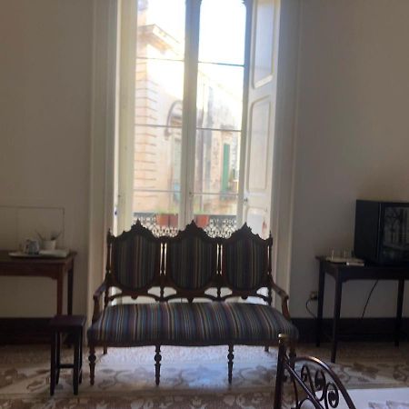 Palazzo Bernardini Suites Lecce Ngoại thất bức ảnh
