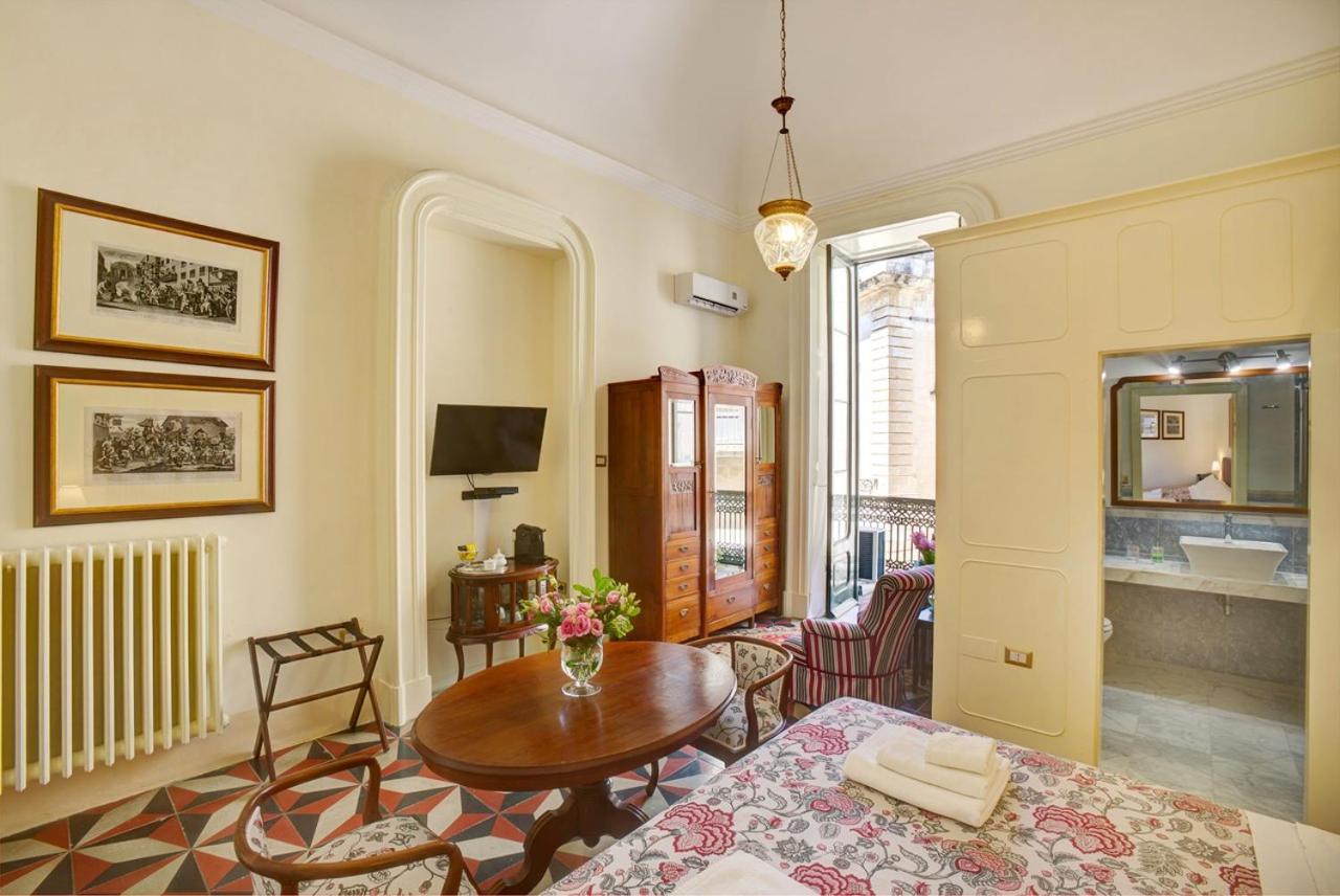 Palazzo Bernardini Suites Lecce Ngoại thất bức ảnh