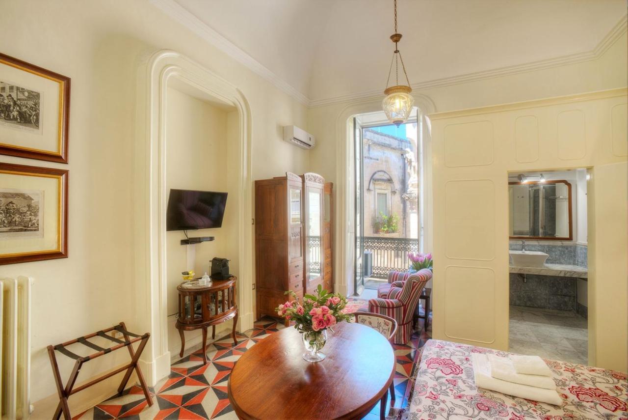 Palazzo Bernardini Suites Lecce Ngoại thất bức ảnh