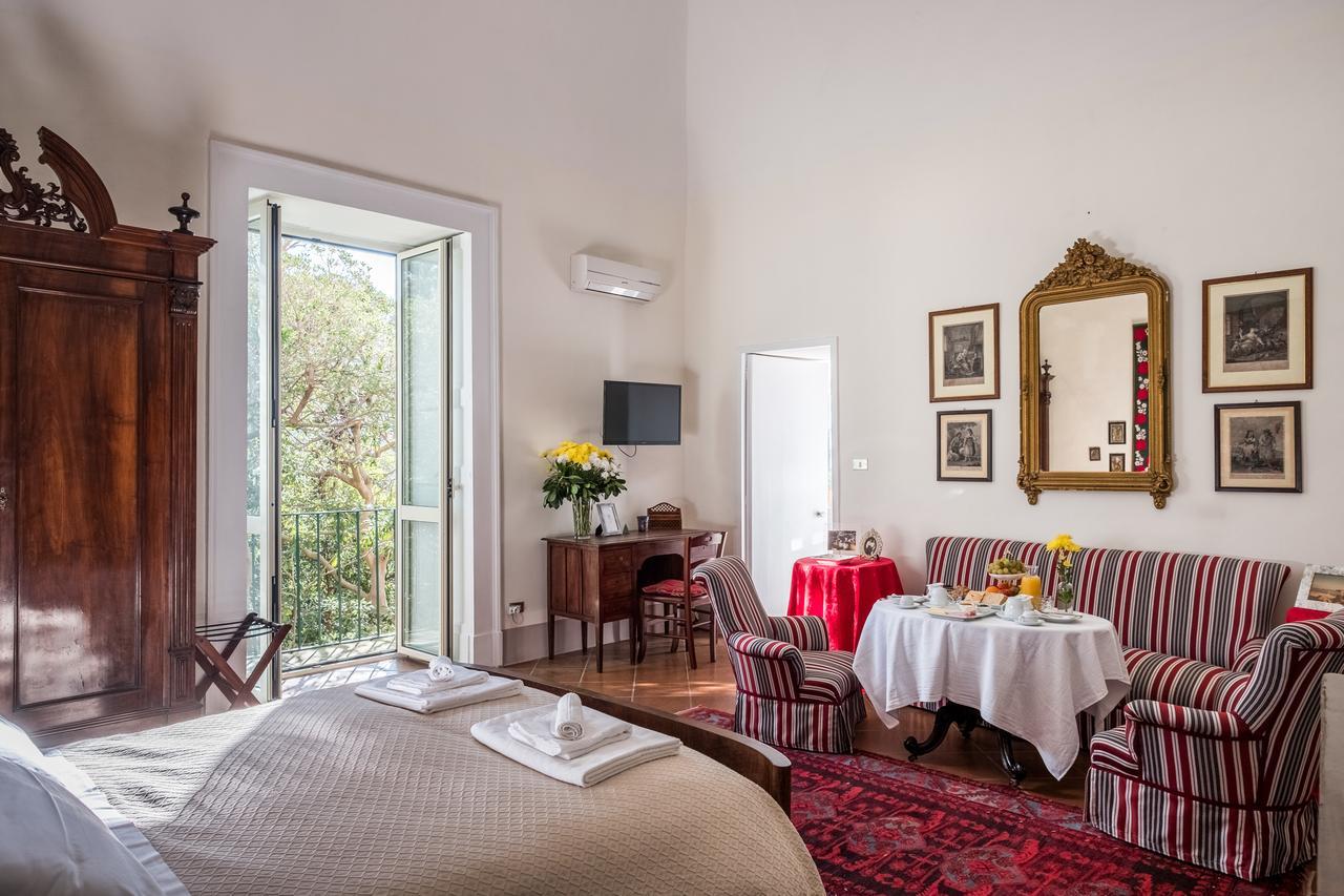 Palazzo Bernardini Suites Lecce Ngoại thất bức ảnh